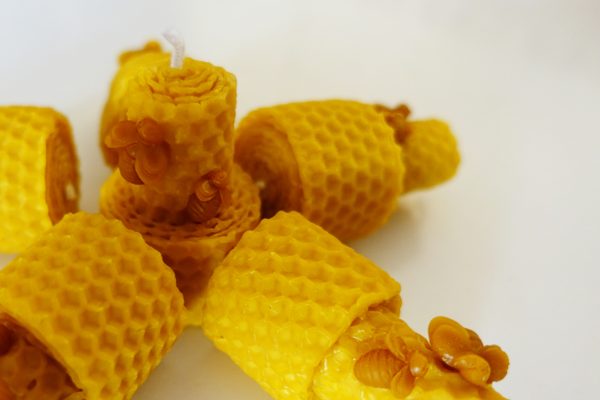 Vela de miel 2 pisos con 2 abejas 6x4 - Imagen 2